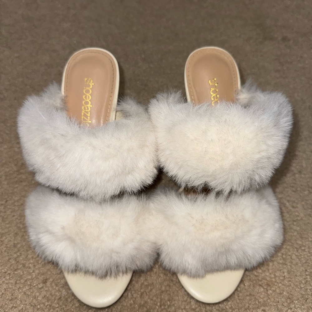 Shoe Dazzle White Plush Slippers Cozy Slip-On Design